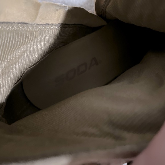 Soda Moccasin Heeled Booties Size 6 - Picture 6 of 6